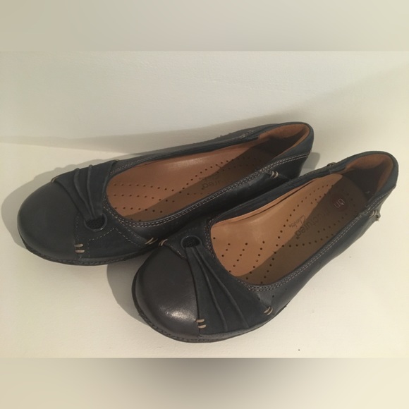 Clark’s comfortable leather flats - Picture 2 of 4
